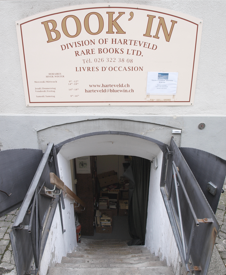 L'entrée de la cave de la bouquinerie Book'in, Fribourg